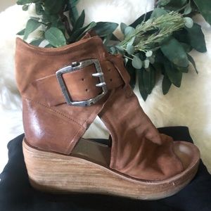 AS98 Naya Sandal sz 39